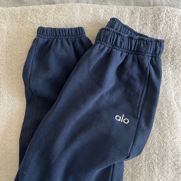 ALO Yoga Pants - ALO Yoga Accolade Sweatpants Navy
